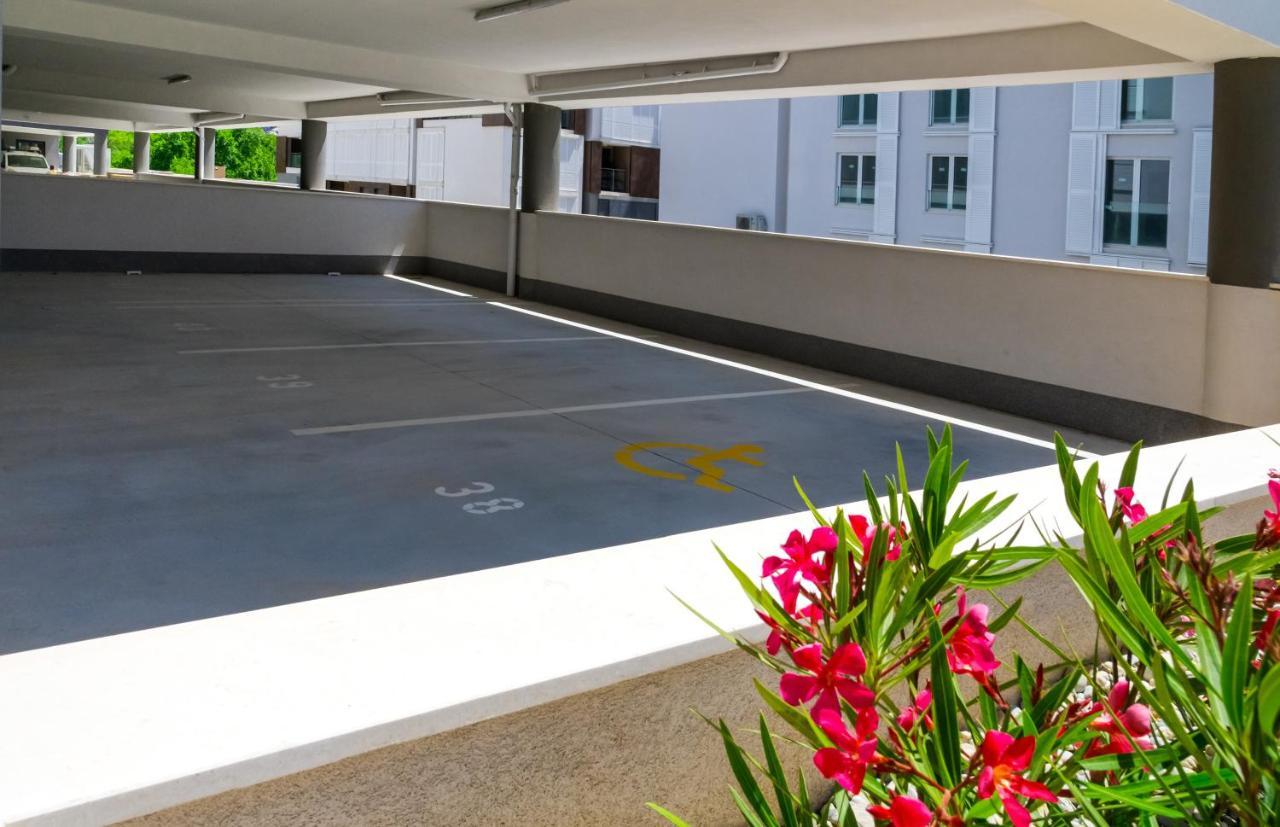 אומיס Rivus Apartments מראה חיצוני תמונה