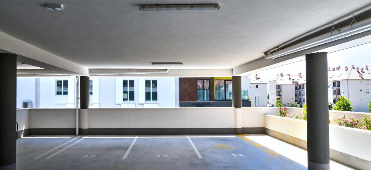 אומיס Rivus Apartments מראה חיצוני תמונה